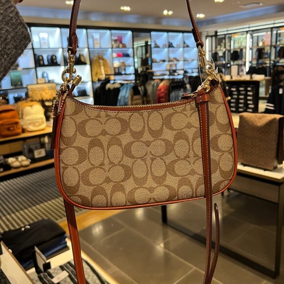 Coach X Peanuts Teri Shoulder Bag In Signature Canvas With Patches ce848 - Picture 4 of 9